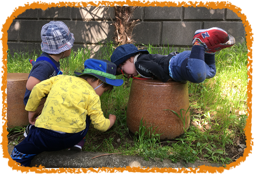 公園で遊ぶ様子